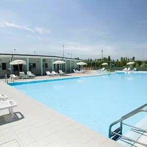 Long Beach Village Sul Mare Spiaggia Privata Inclusa 2*, Lido Adriano Italy